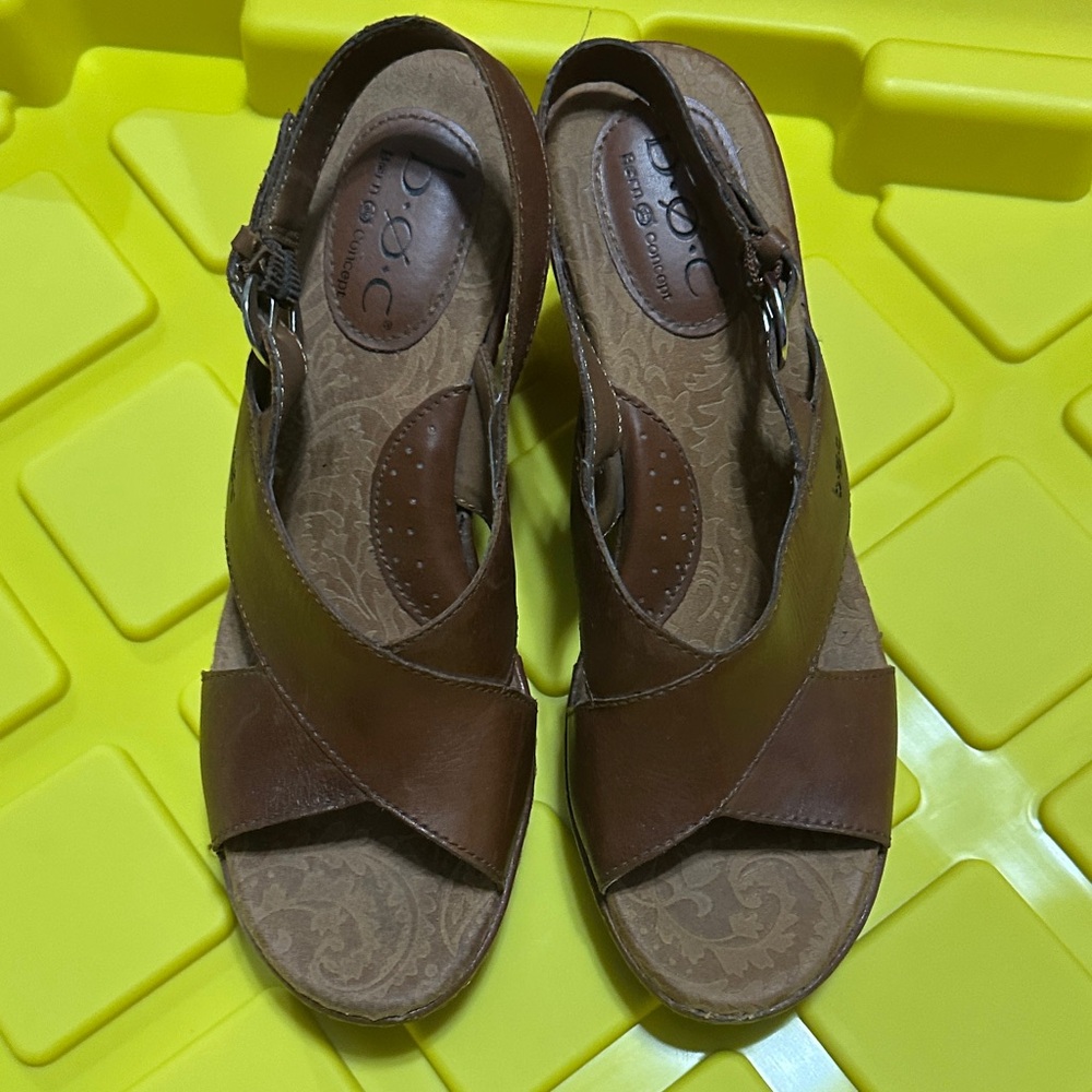 b.o.c. Women's Brown Leather Sandals